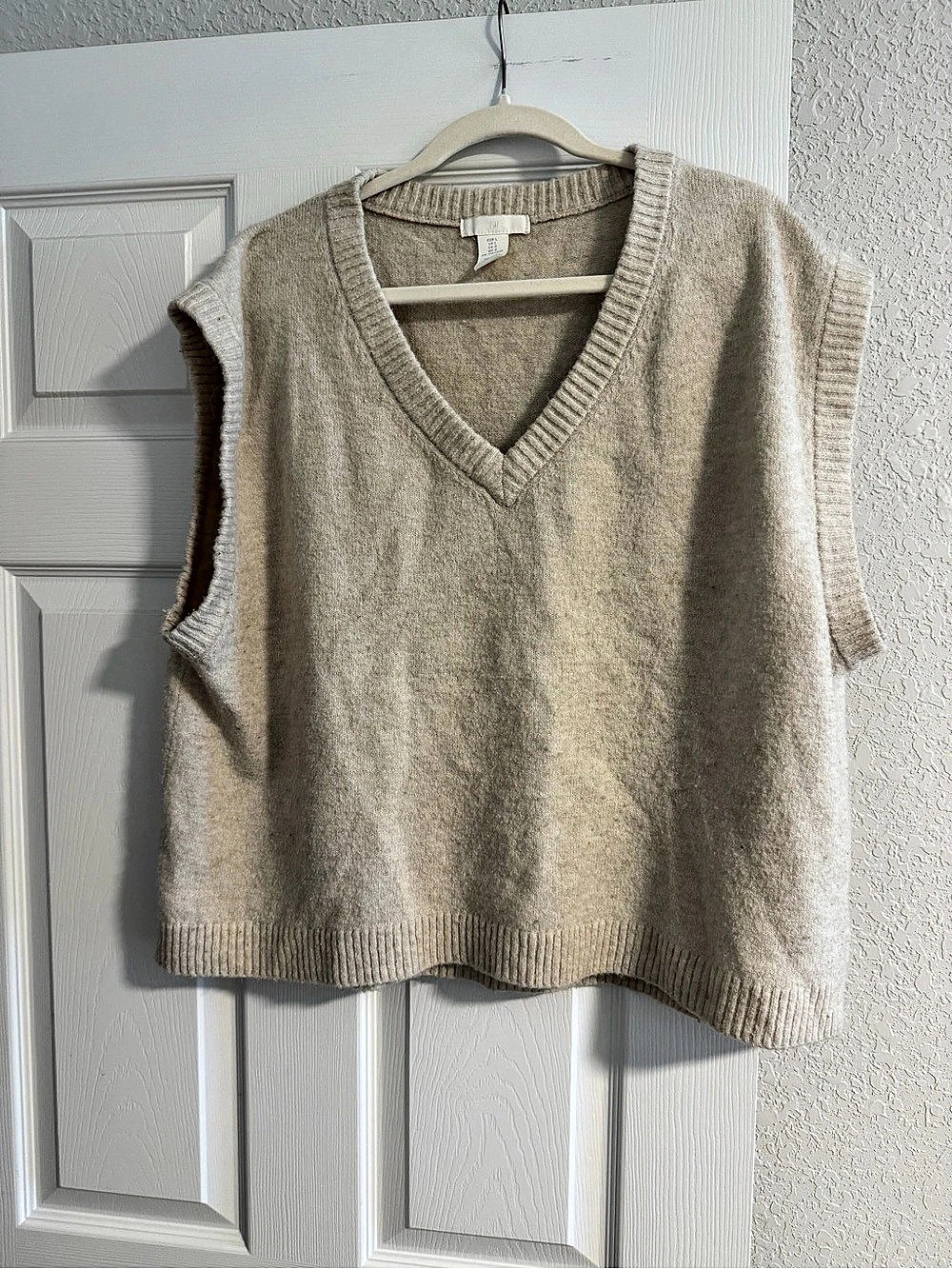 H&M Women's V-Neck Sweater Vest Size Large